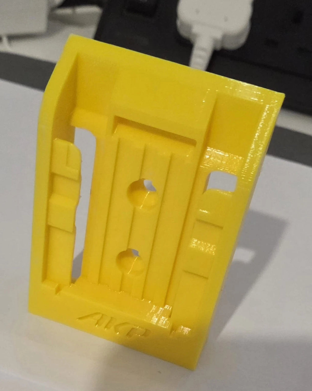 DeWalt 18V XR Battery Mount — 4 Pack by AKPworx
